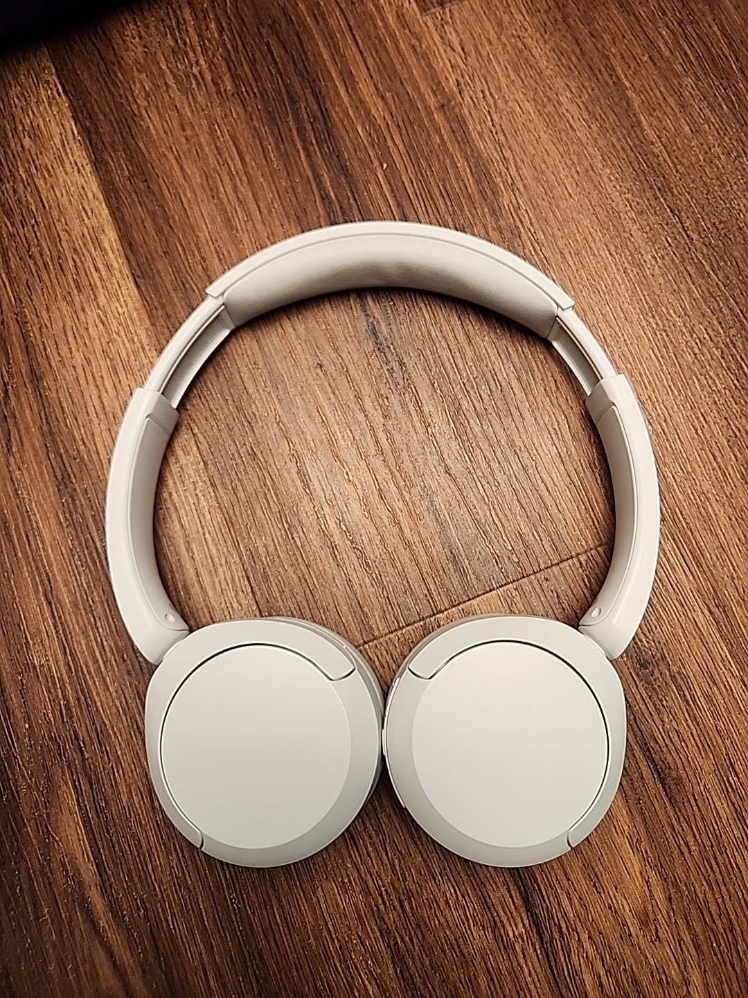 Sony YY2958 Wireless On-Ear Bluetooth Headphones White WH-CH520