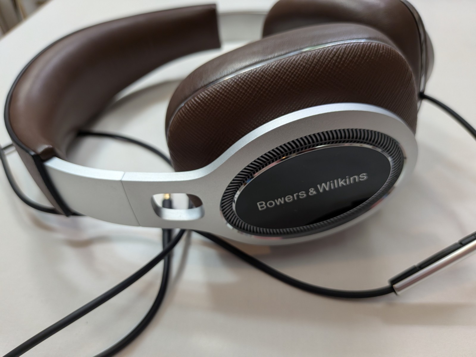 Bowers & Wilkins P9 Signature Headphones with Case – Excellent Condition