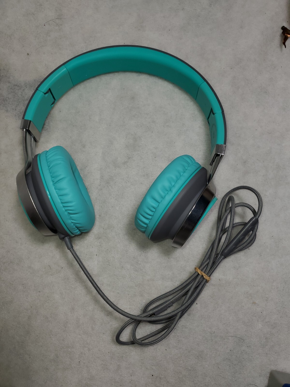 Artix CL750 Wired Headphones with Mic & Volume Control — 90% Noise Cancelling