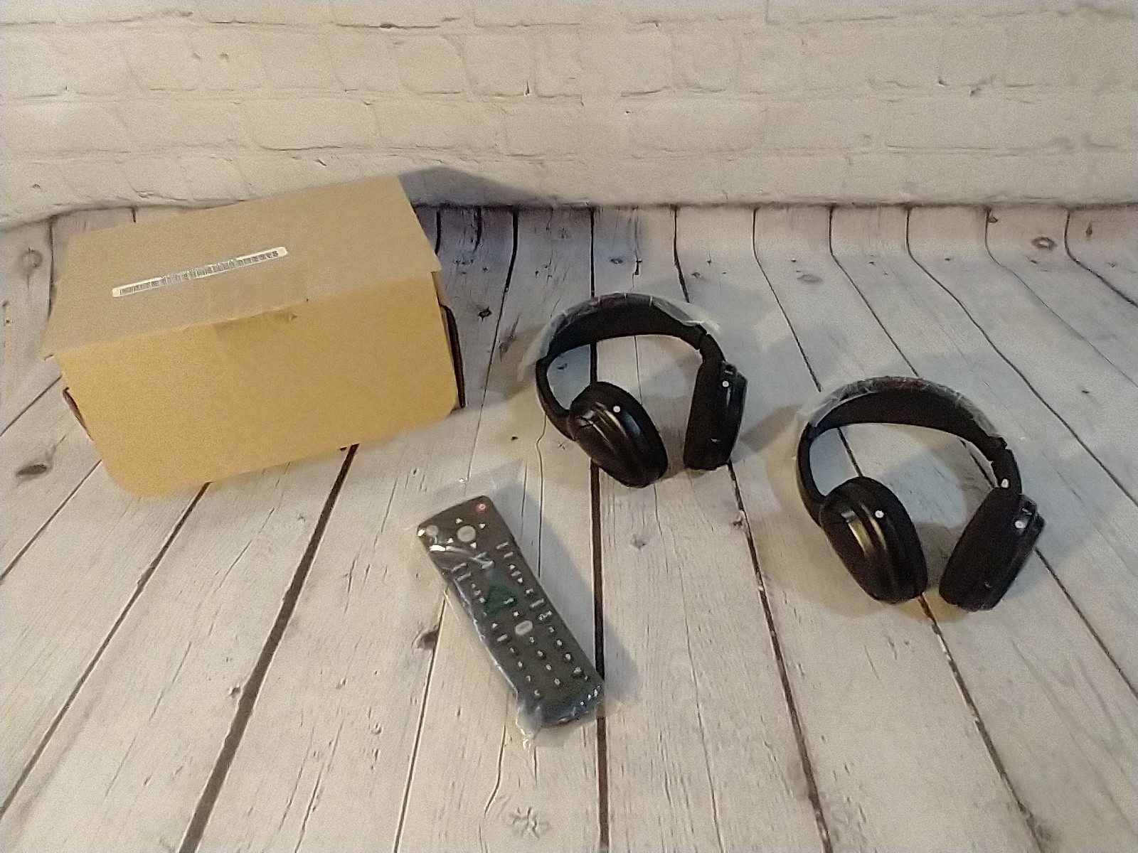 BRAND NEW wireless headphones FORD OEM 7L1T-19C013-AB w/remote