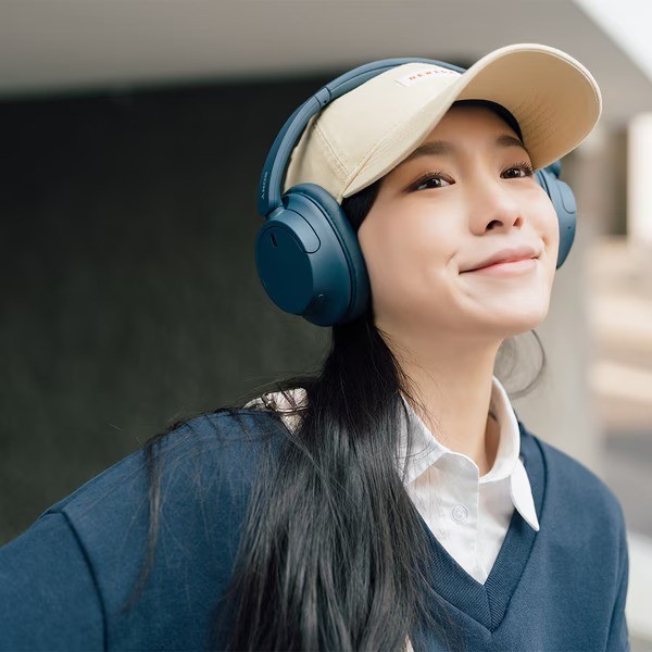 Sony WH-CH720N Wireless Noise Canceling Over-Ear Headphones Multipoint Blue