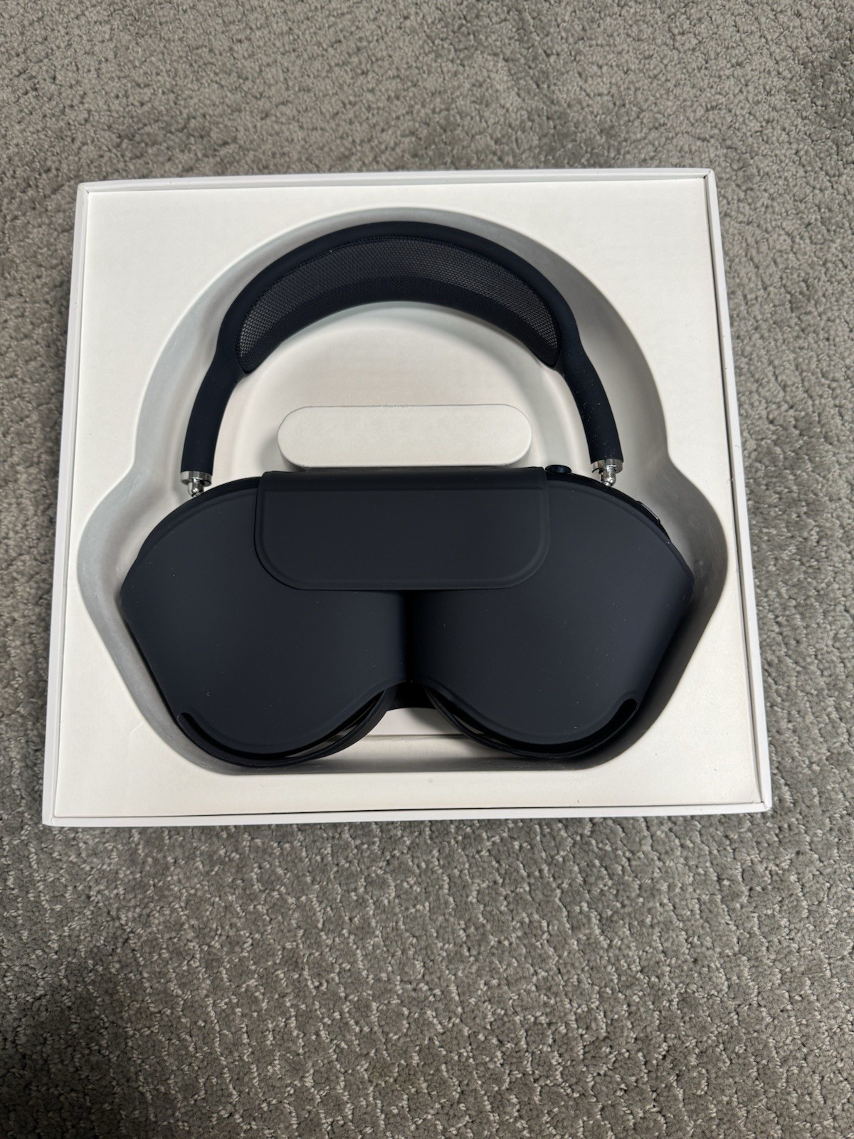 Apple AirPods Max Bluetooth Noise Canceling Over-ear Midnight color