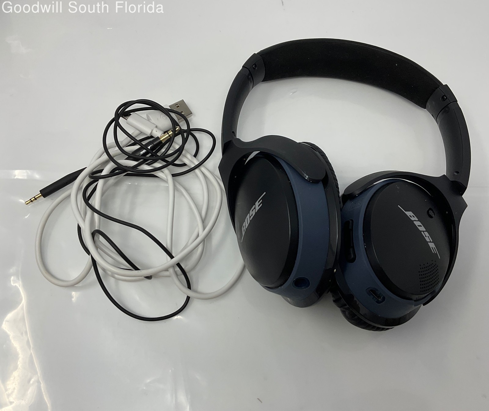 Bose Blue And Black Headphones With AUX & USB Charging Cable And Black Case NCL