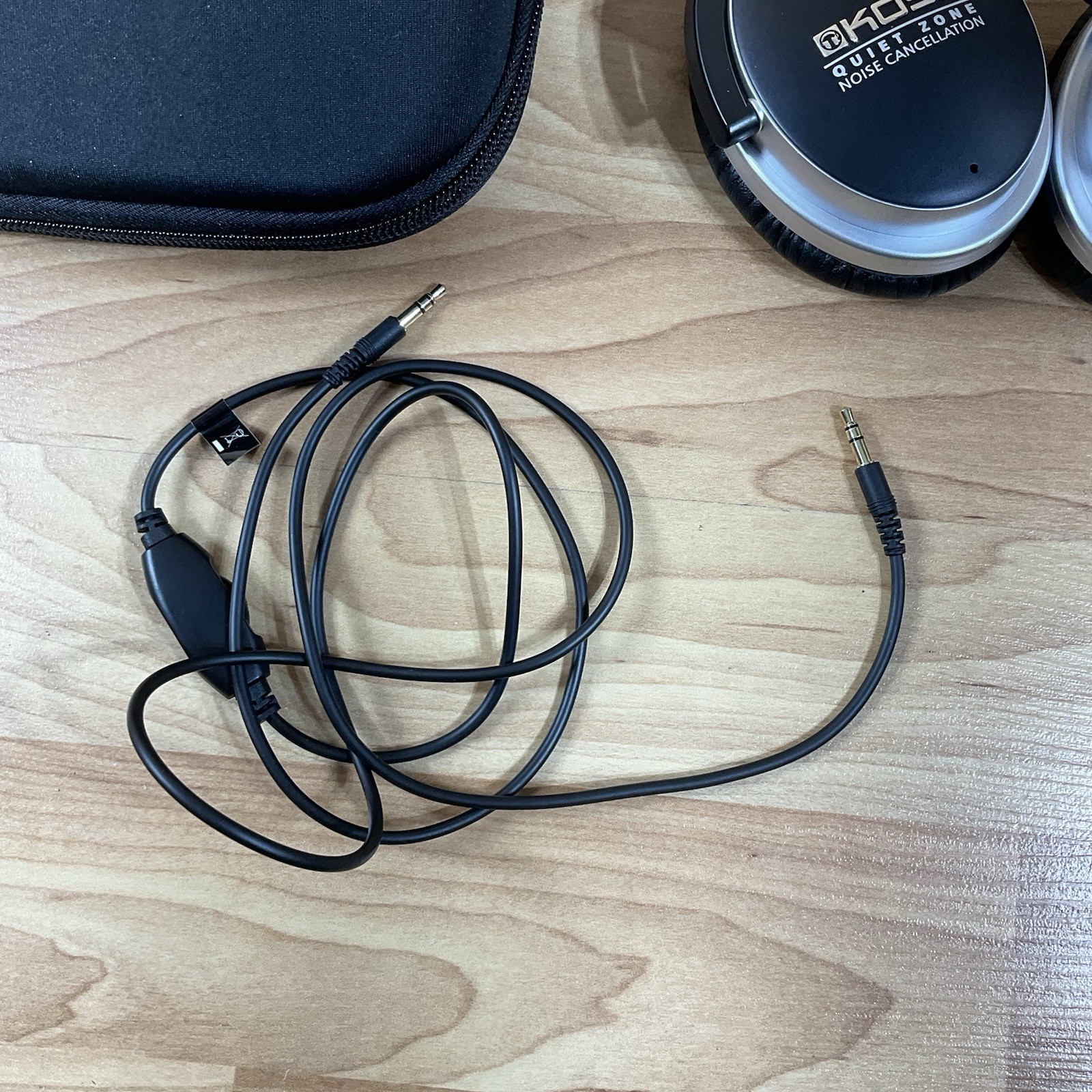Koss QZ900 Noise Cancelling Over-Ear Headphones with Cable Case Tested Working