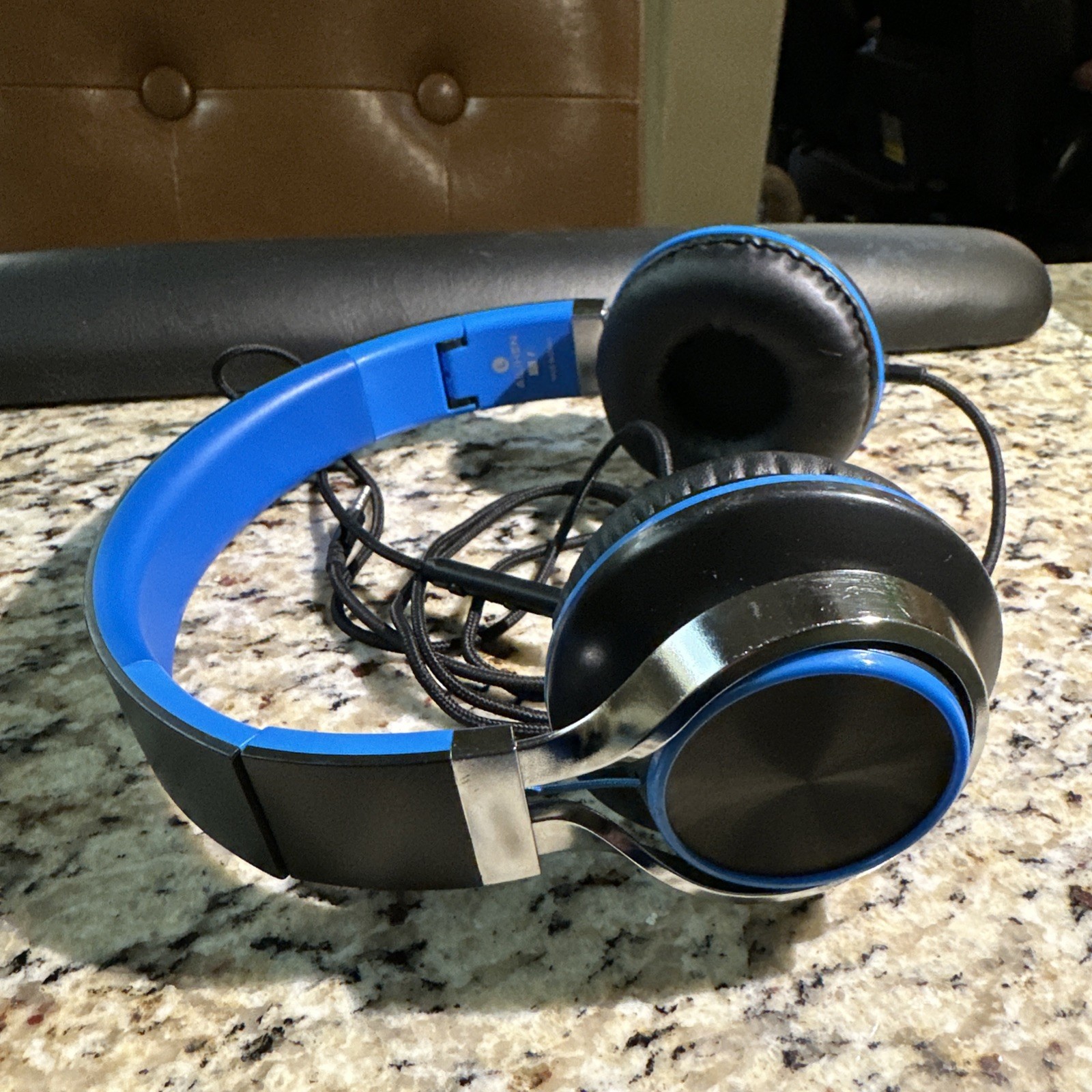 AILIHEN C8 Headphones Wired, On-Ear with Medium, Black, Blue