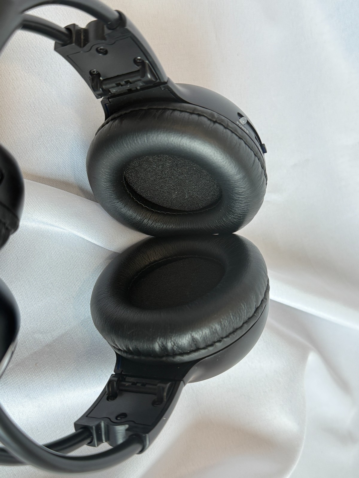 PAIR RF KeyAudio Headphones for Rear Media Vehicle- Excellent Condition