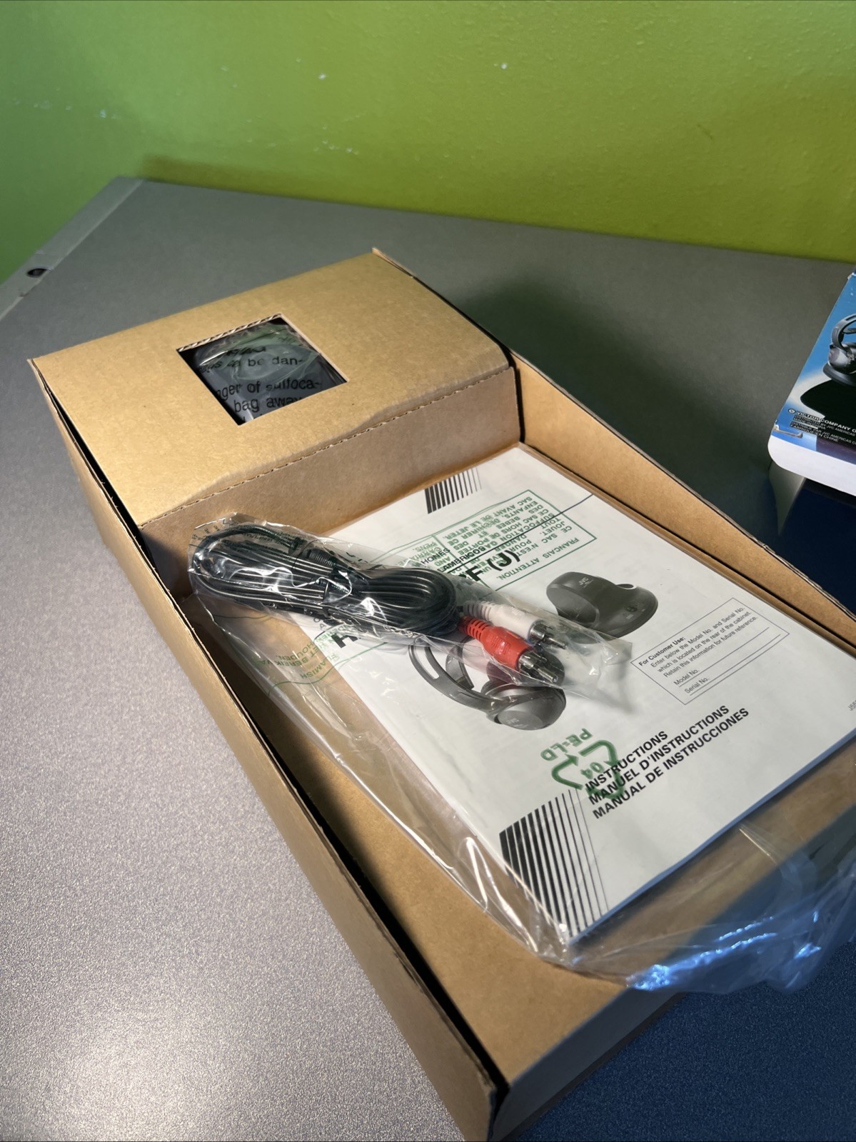 JVC HA-W300RF FM Cordless Headphones 900MHz -NEW IN BOX – NEVER USED