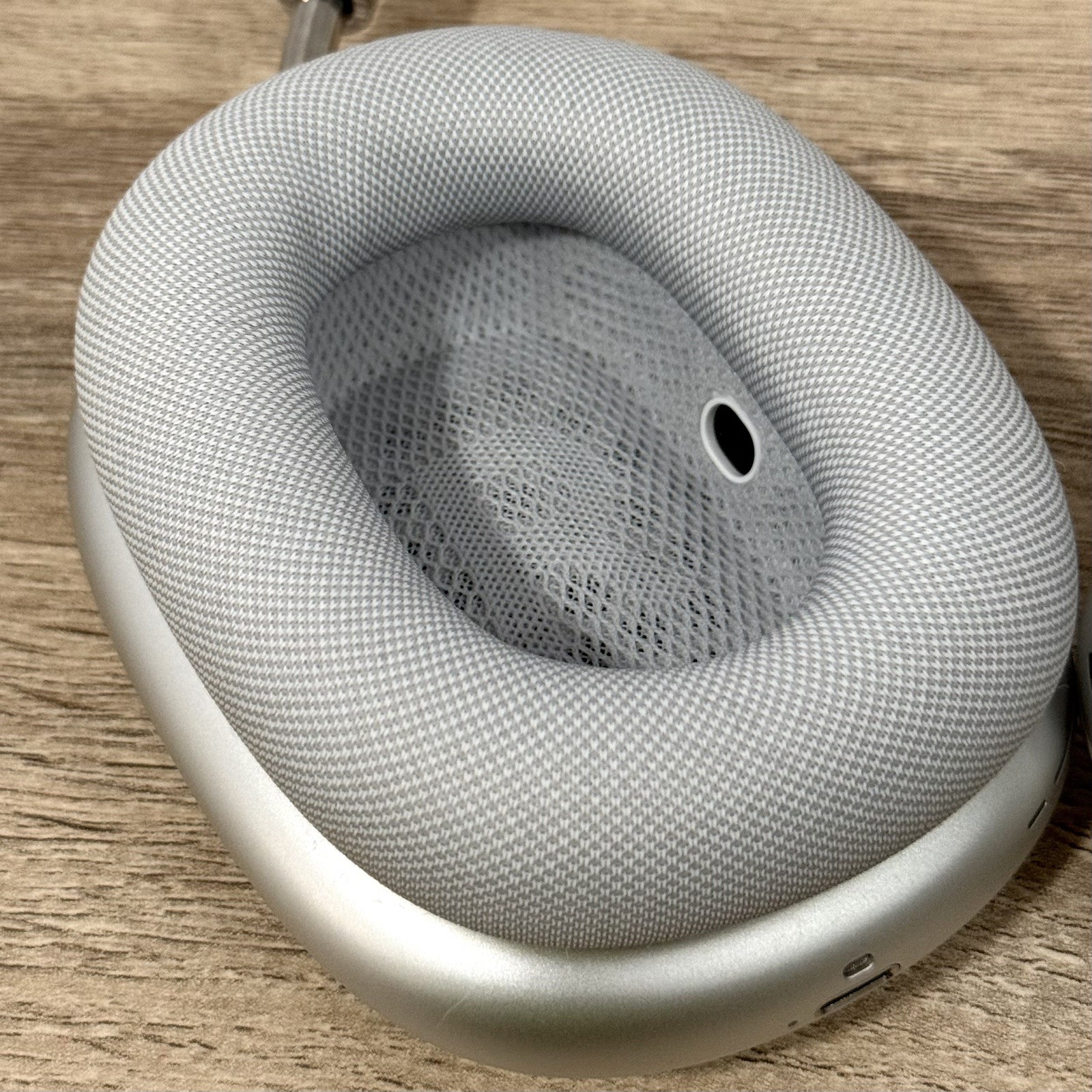 Apple AirPods Max A2096 1st Gen Bluetooth Headphones Lightning White Silver