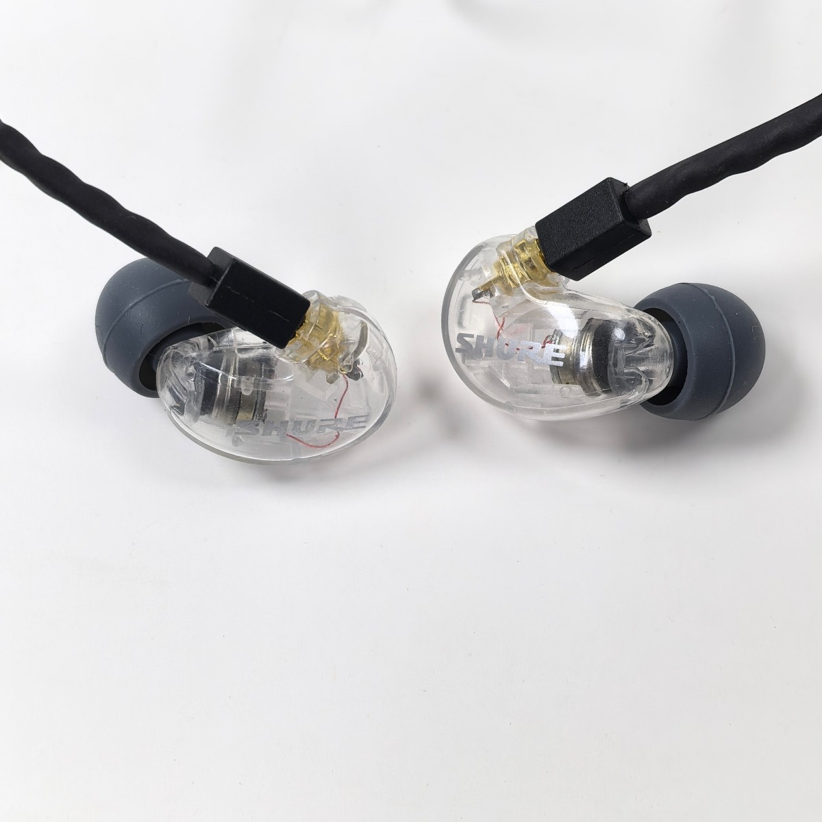 Shure SE215 Wired Earphones Headphones In-Ear Earbuds Sound Isolating – Clear