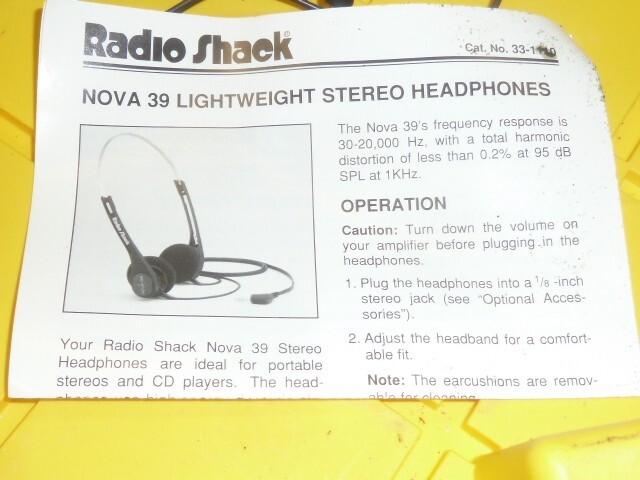 Vtg Radio Shack Nova-39 Portable Stereo On-Ear Headphones Lightweight 33-1110