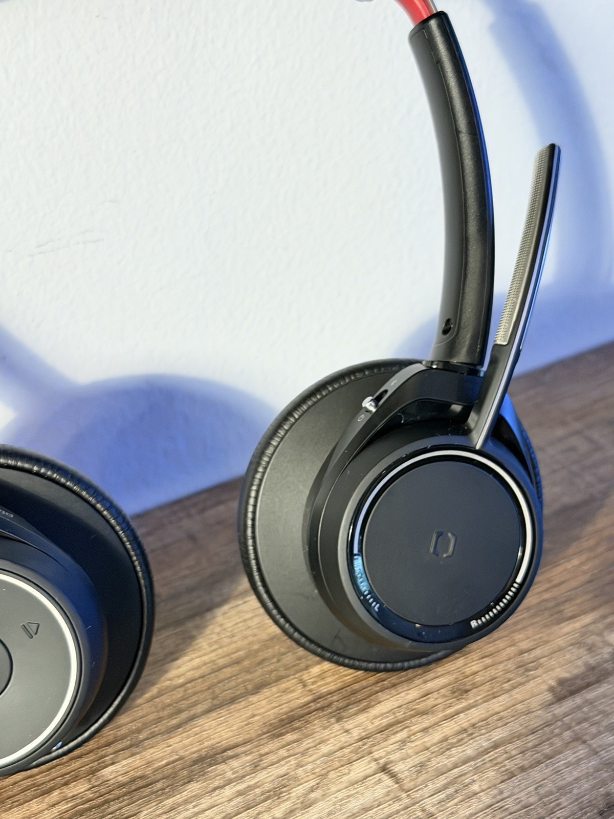 Plantronics Voyager Focus UC With Charge Stand