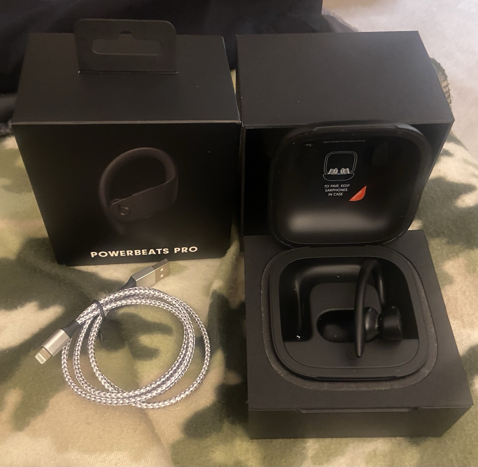 Powerbeats Pro Charging CASE A2078 -Black‎ – ‎MY582LL/A & 1 Right (depleted Bat)