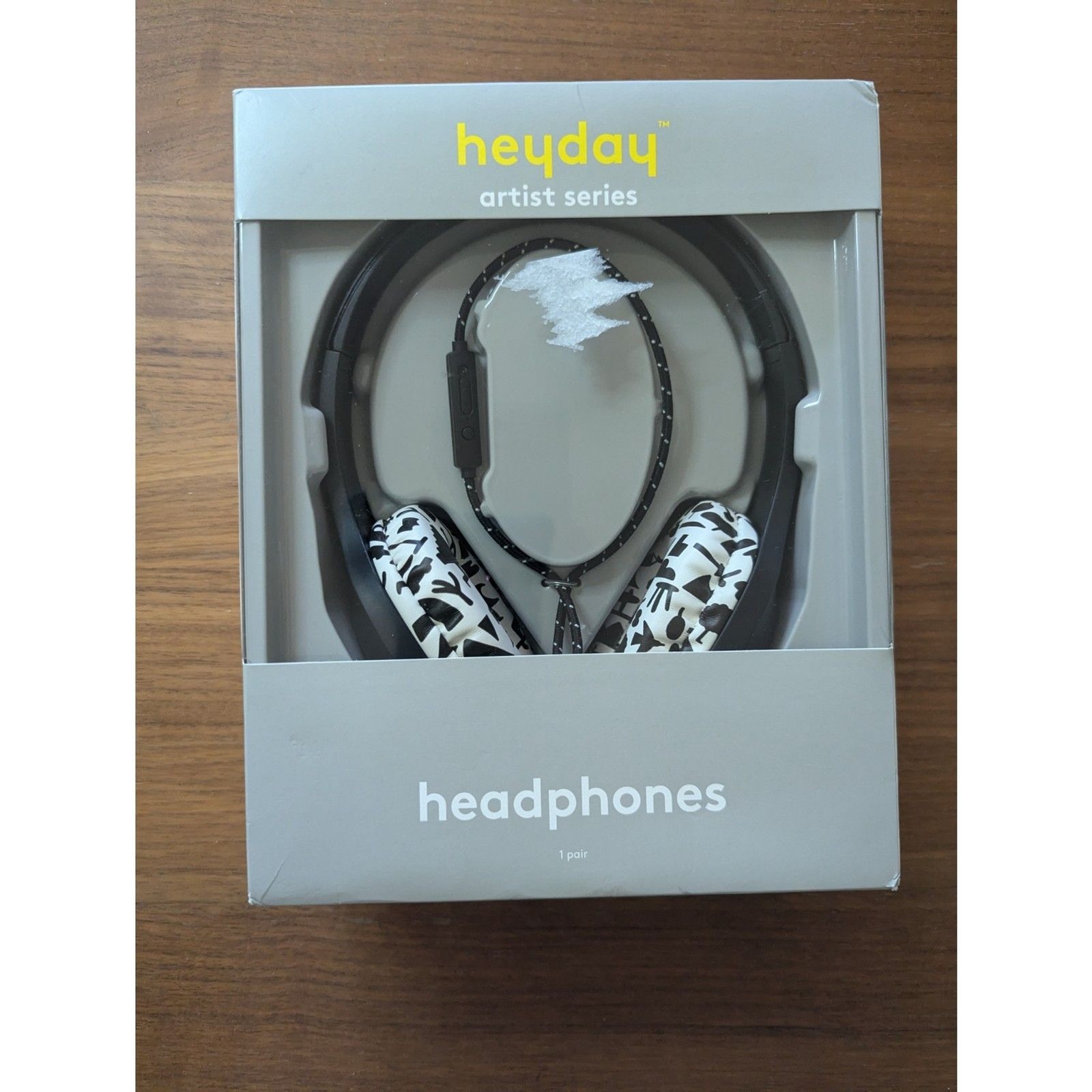NEW – Heyday Artist Series Wired On-Ear Headphones Keiji Ishida Black White