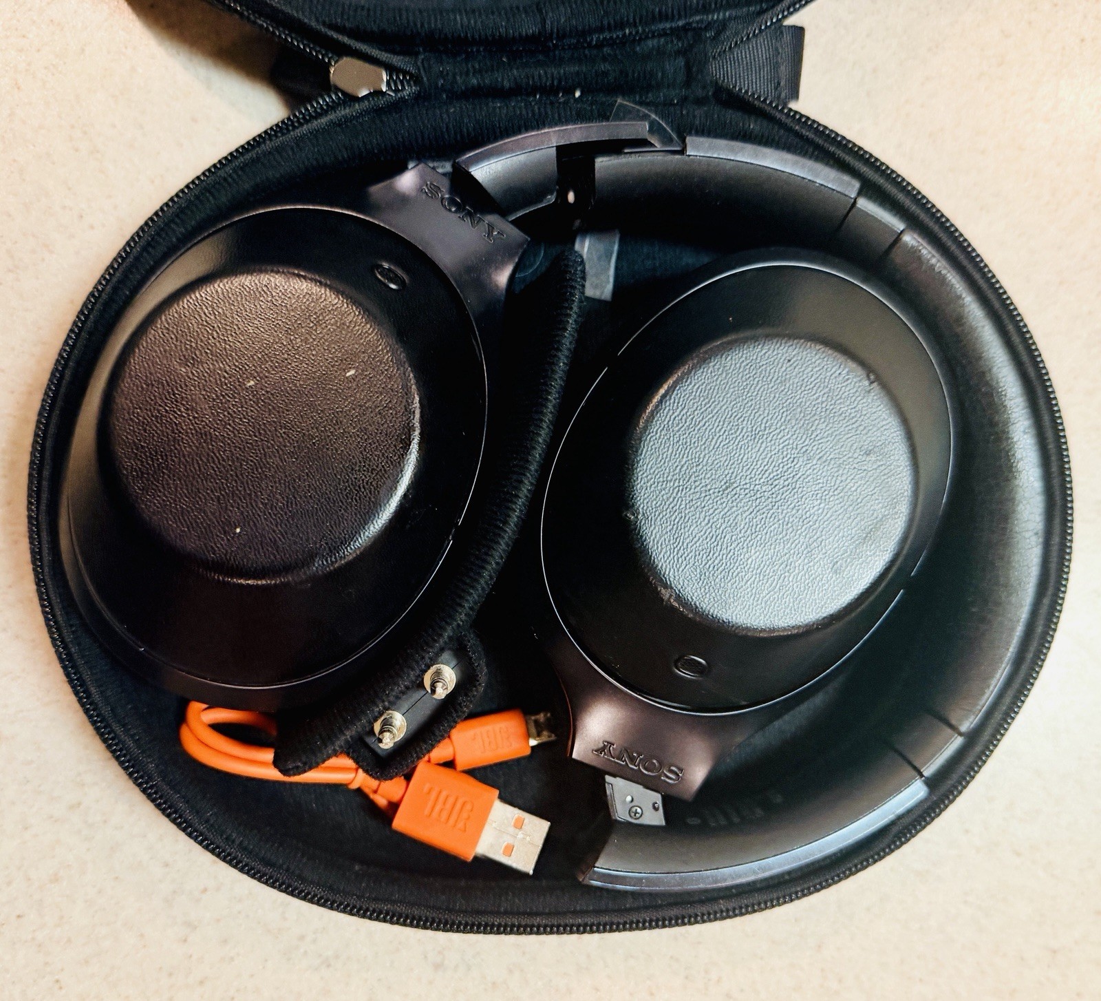 Sony MDR 1000X Wireless Bluetooth Noise Cancelling Headphones Black w Case