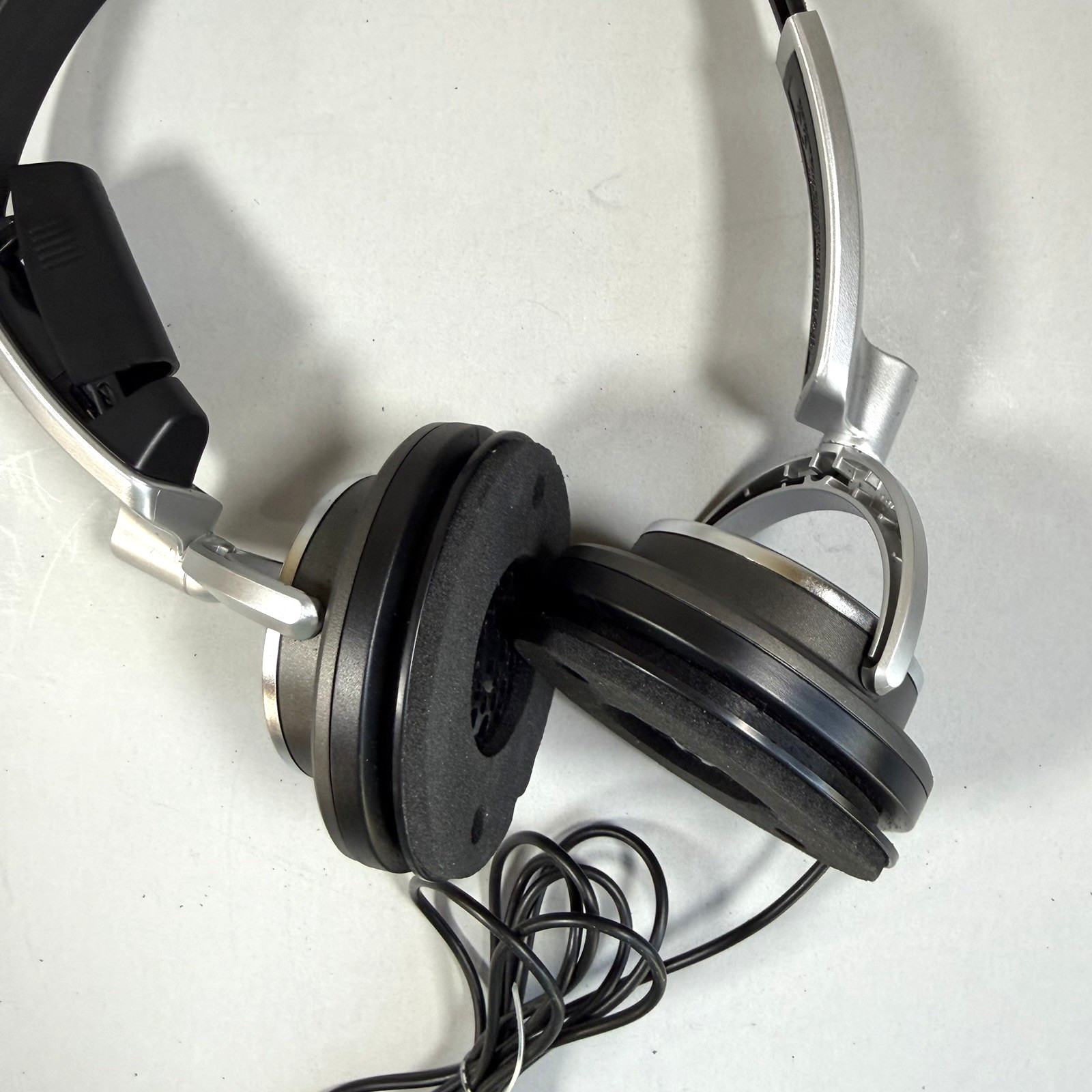 Sony MDR NC6 Noise Canceling Headphones Wired Over Ear w/Travel Case Black READ