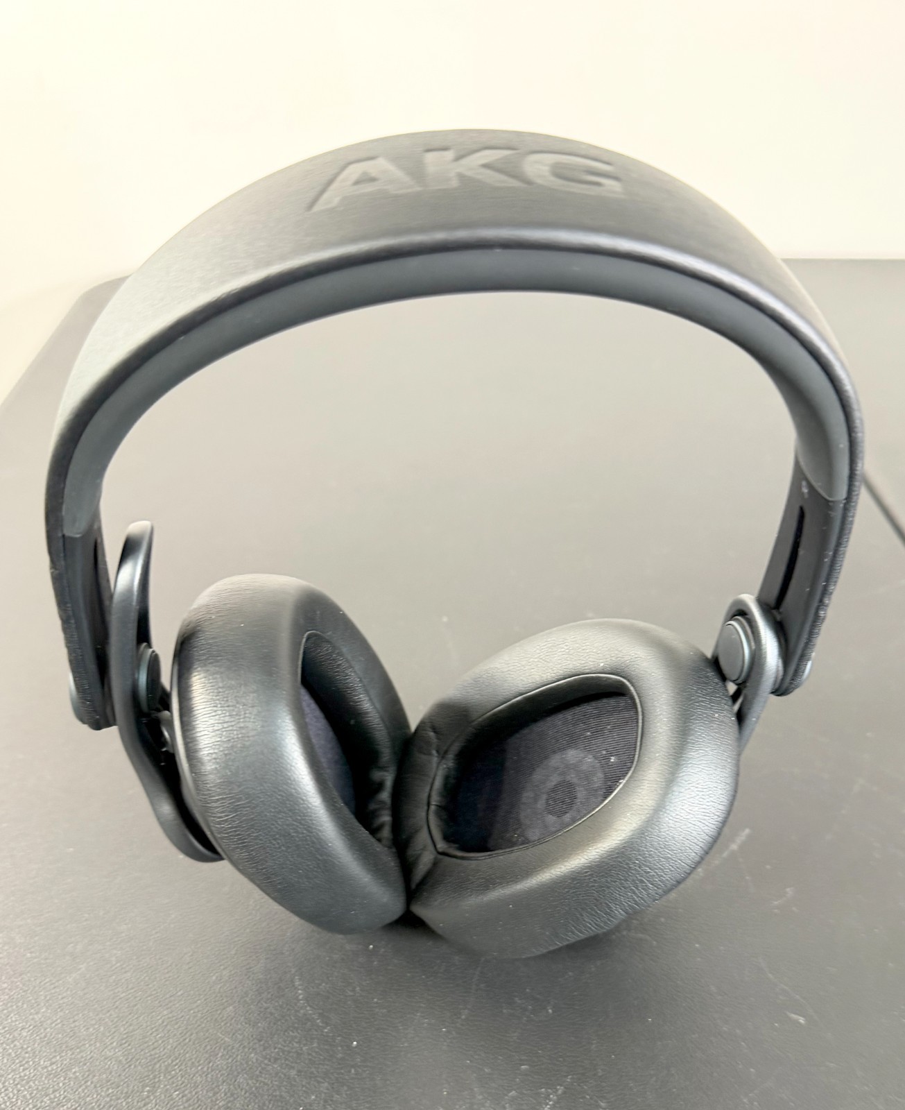 AKG K371 Over-Ear Oval Closed-Back Pro Studio Headphones 50MM Drivers / Swivel