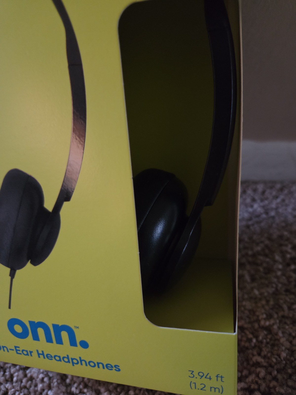 Brand New Onn Groove On-Ear Wired Headphones – Black – 3.5mm Aux 3.94ft Cable