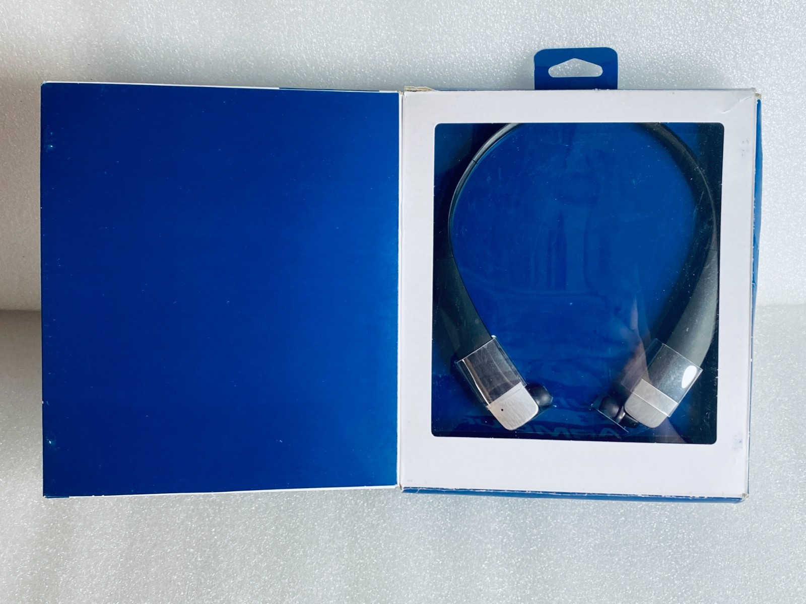 insignia Wireless Bluetooth In-Ear Headset W/Microphone, NS-CAHBTEB02 – (READ)