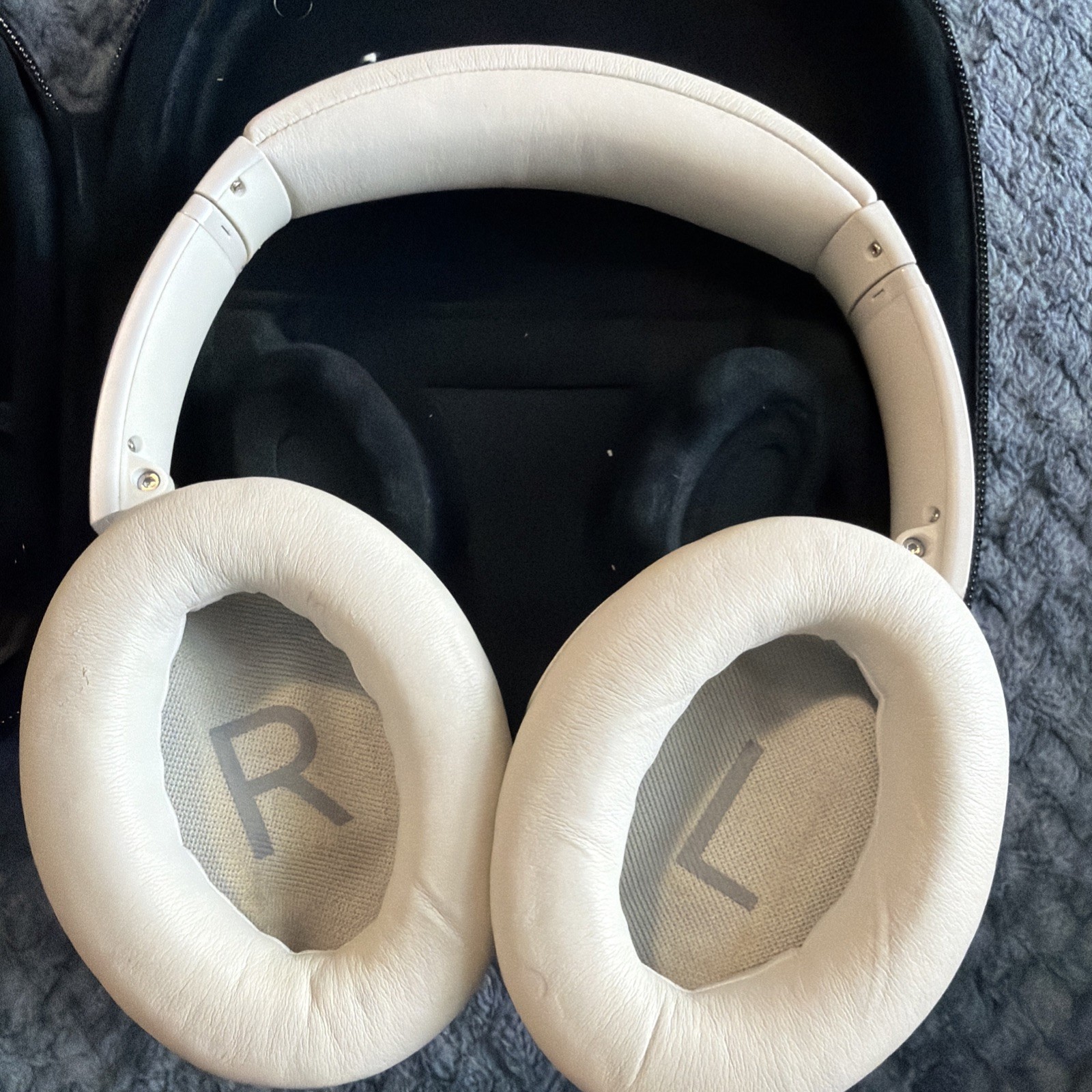 Bose Bluetooth Quiet Comfort Headphones White Smoke Noise Cancelling