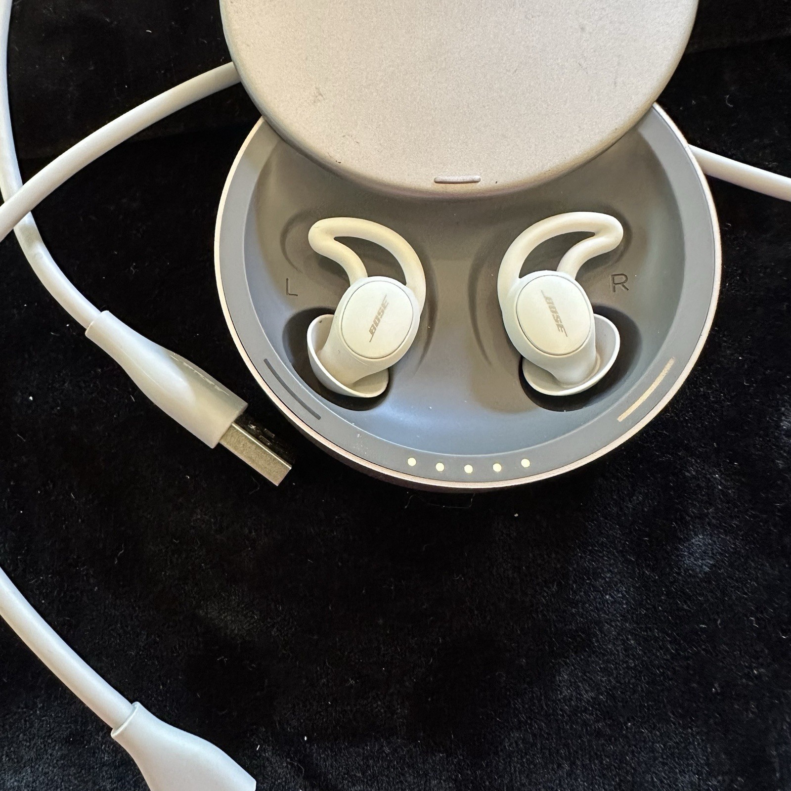 Bose Sleepbuds II Sleep Earbuds w Charging Case USB-C Discontinued Holds Charge