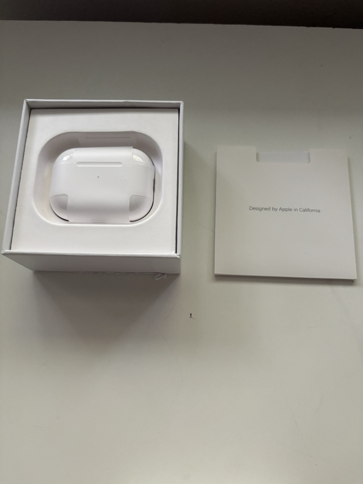 Apple AirPods Pro 2nd Gen White w/ MagSafe USB-C Case, ANC/Transparency
