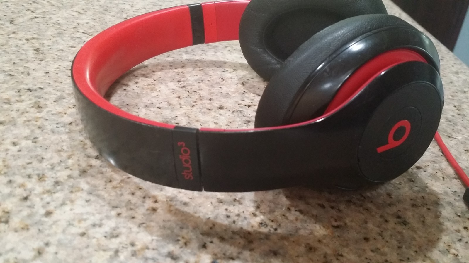 Beats by Dr. Dre Studio 3.0 Wireless Bluetooth Over-Ear headphones Red/black