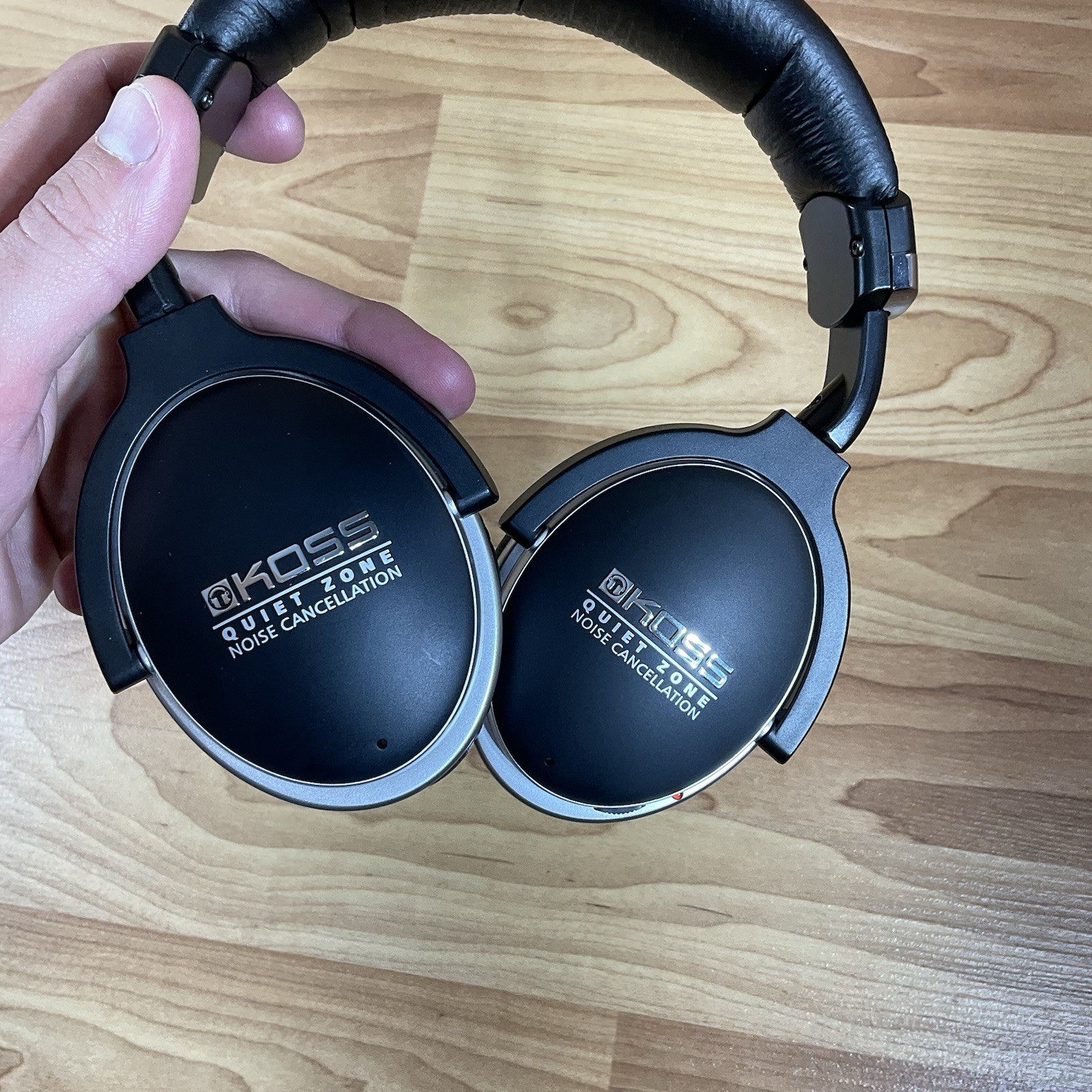 Koss QZ900 Noise Cancelling Over-Ear Headphones with Cable Case Tested Working