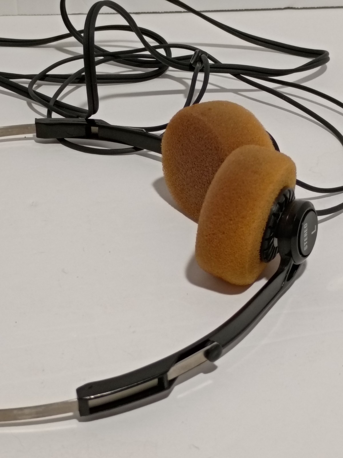 Vintage 1980s Style Lightweight Wired Stereo Headphones Foam Walkman Retro Prop