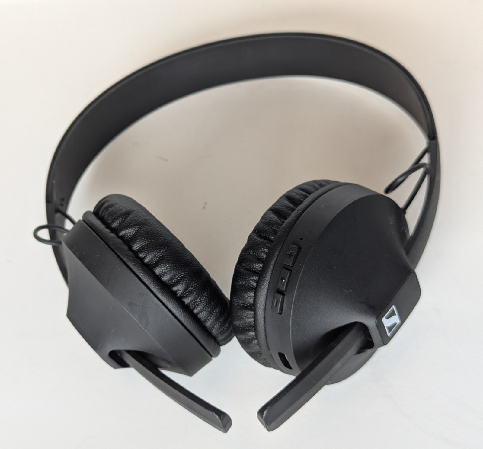 Sennheiser HD 250BT Wireless Headphones Over The Ear Black