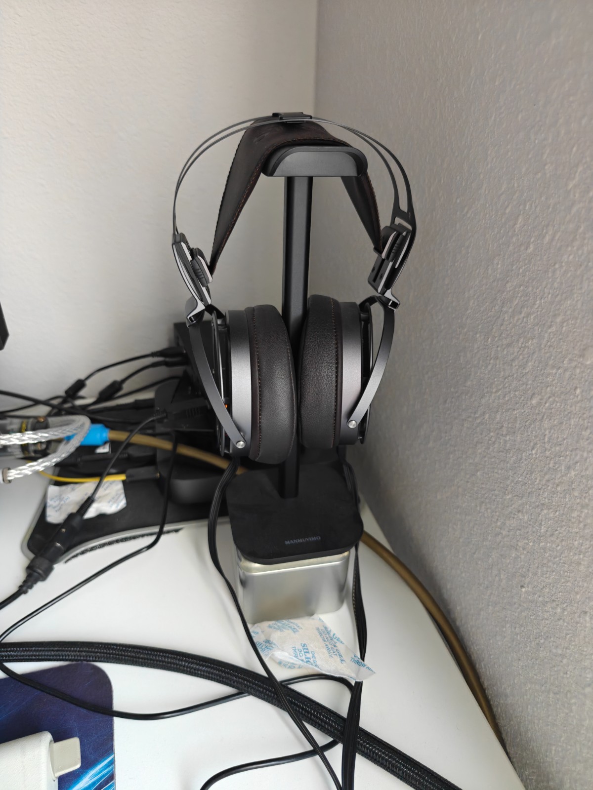 stax x9000 headphone and mjolnir audio novem amp combo