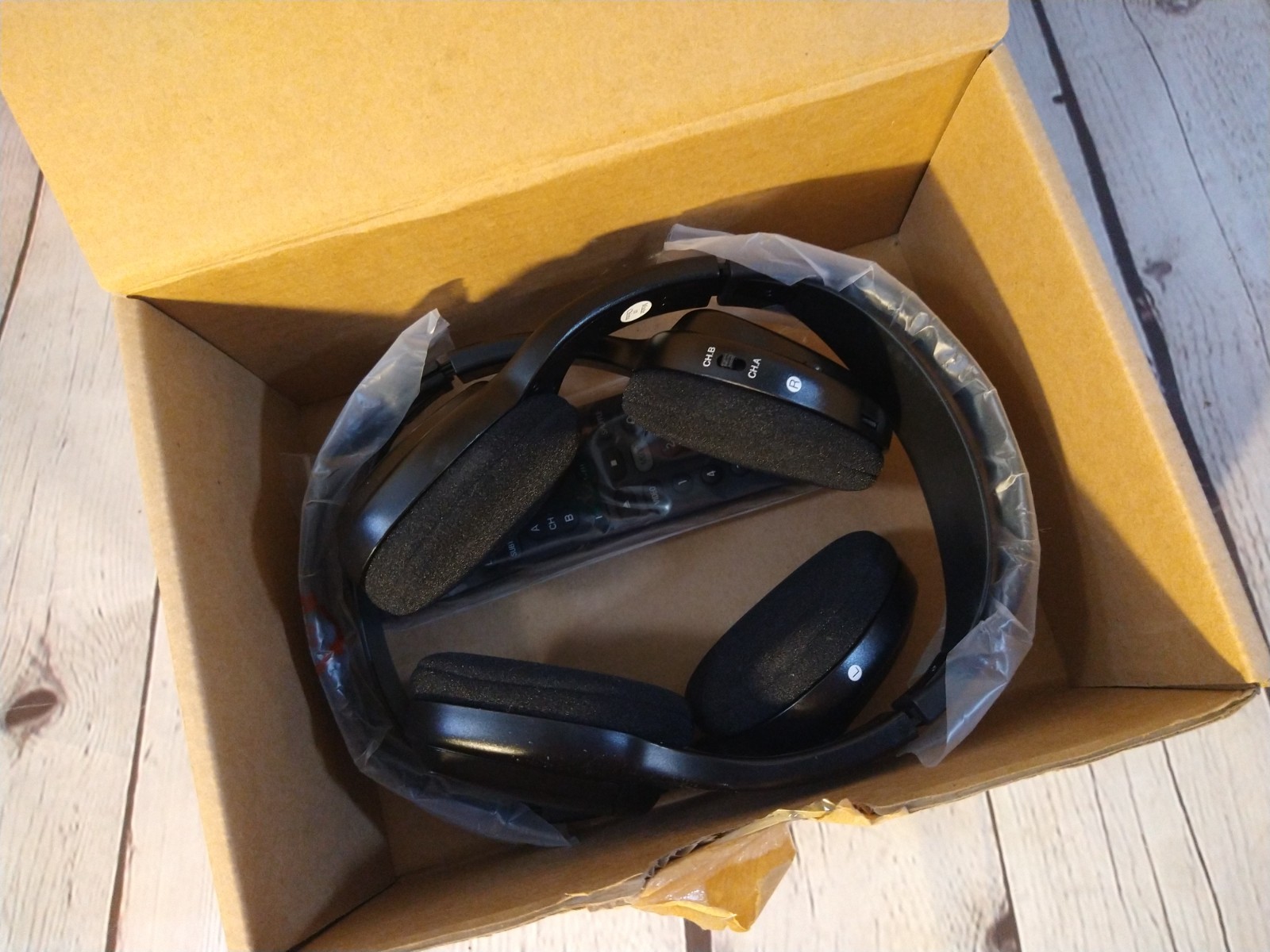 BRAND NEW wireless headphones FORD OEM 7L1T-19C013-AB w/remote