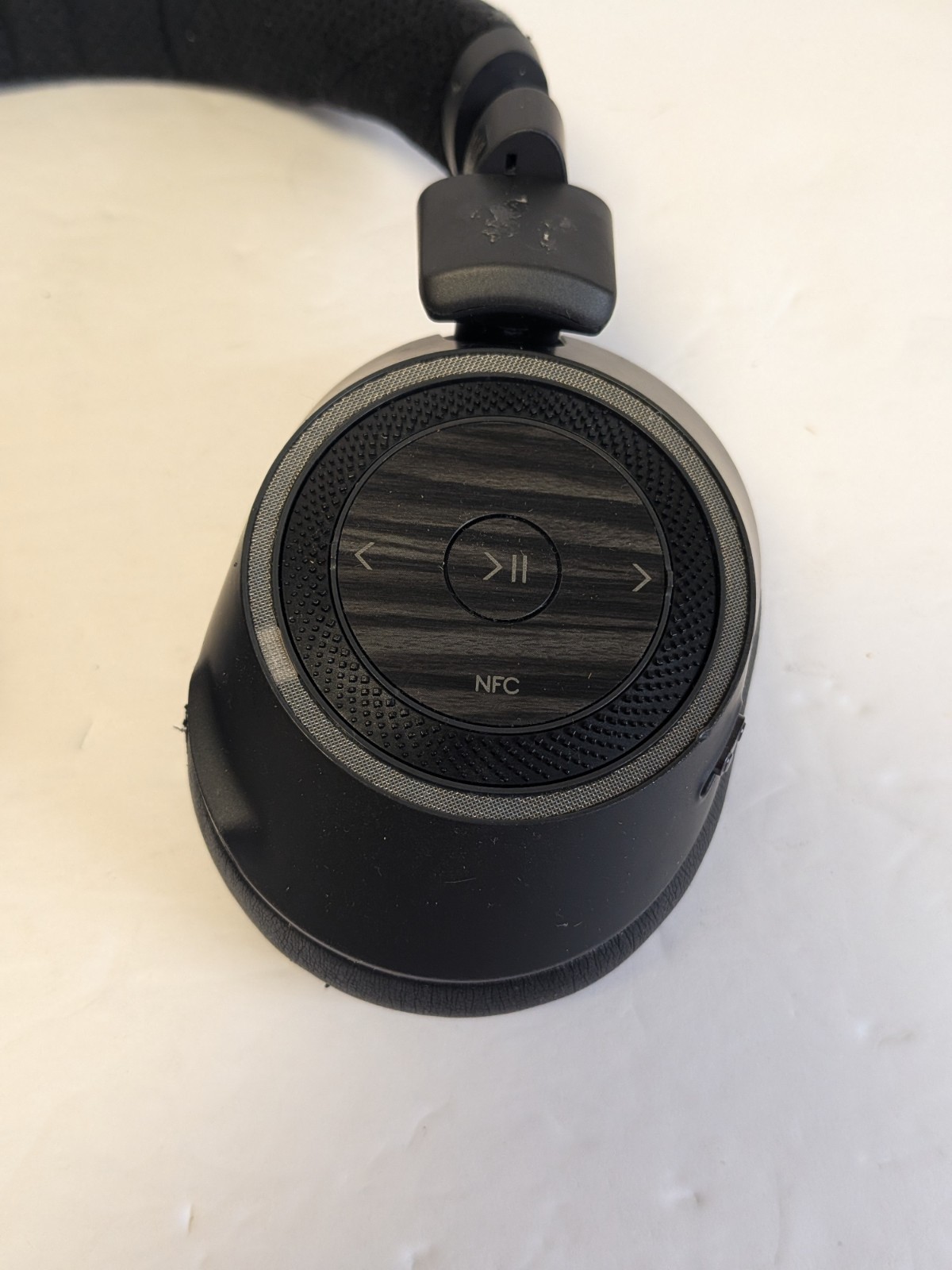 Plantronics Voyager PLT B8200 Bluetooth Headphones No Dongle **See Photos