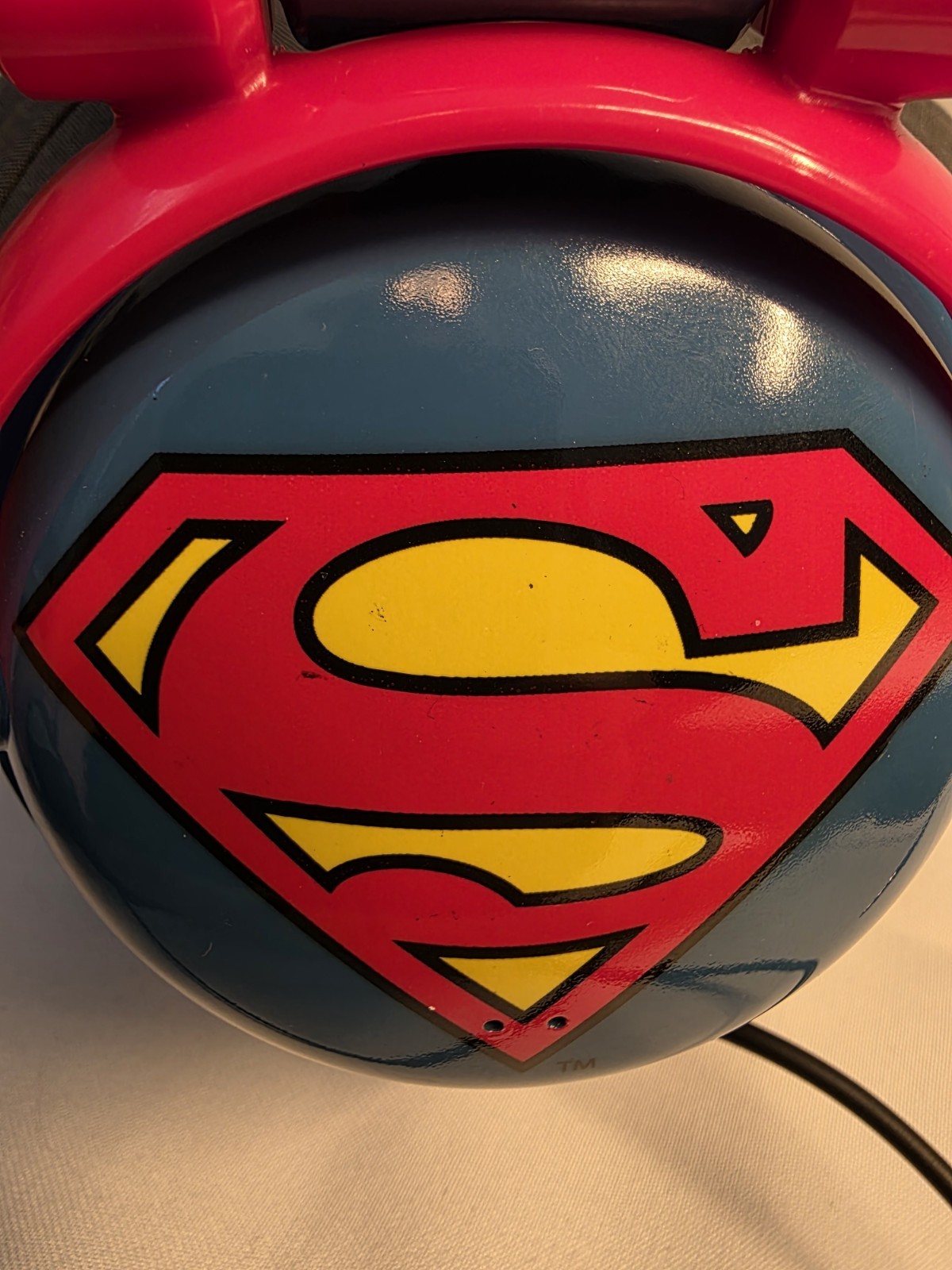 Kid Safe Headphones Superman DC Comics Logo Ages 3 – 9 Volume Limiting. 4ft cord