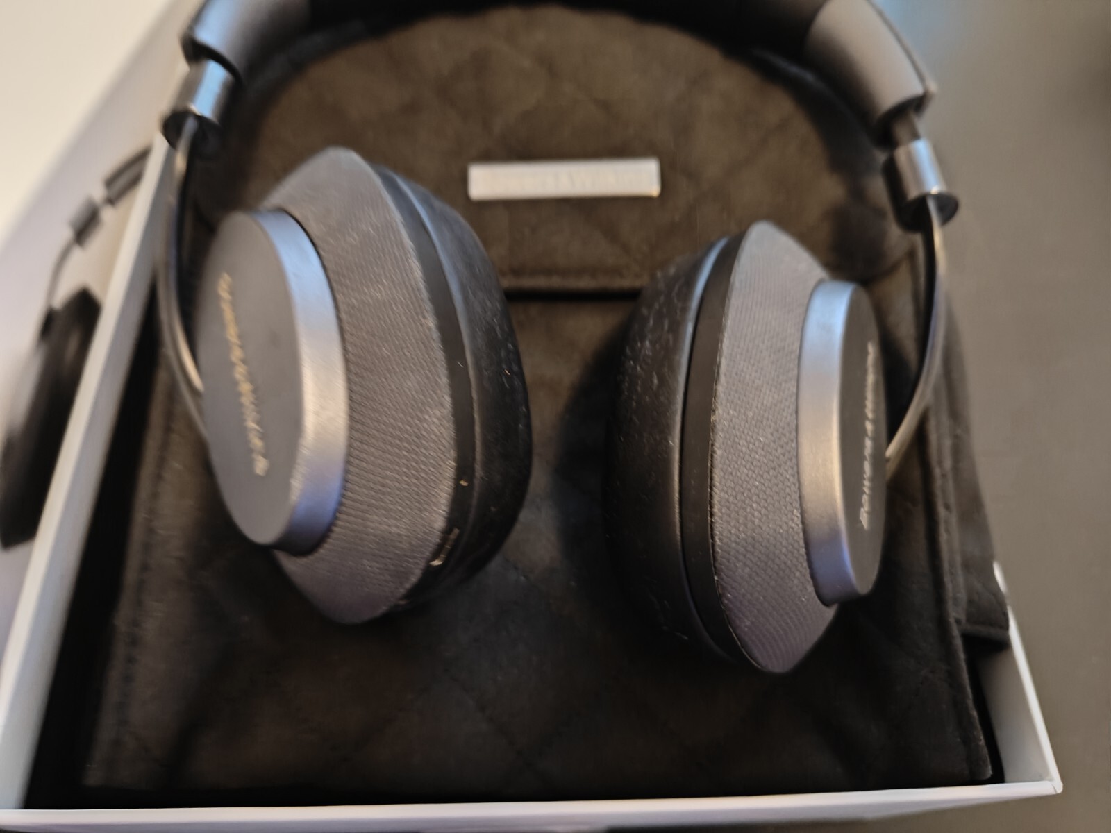 Bowers & Wilkins PX Wireless Headphones – Bluetooth HD Headphones