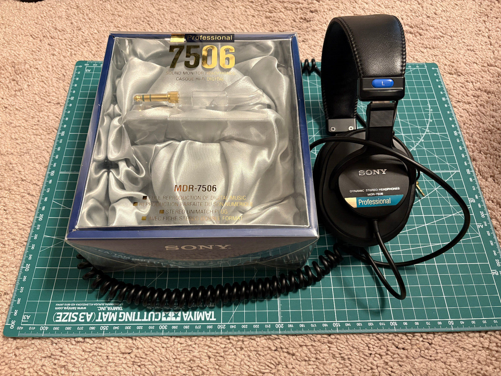Sony Professional MDR-7506 Studio Pro Monitor Wired Over Ear Headphones black