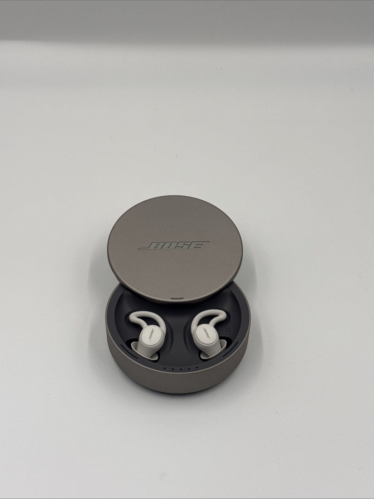 Bose Wireless Sleepbuds II Earbuds White with Charging Case Read Desc
