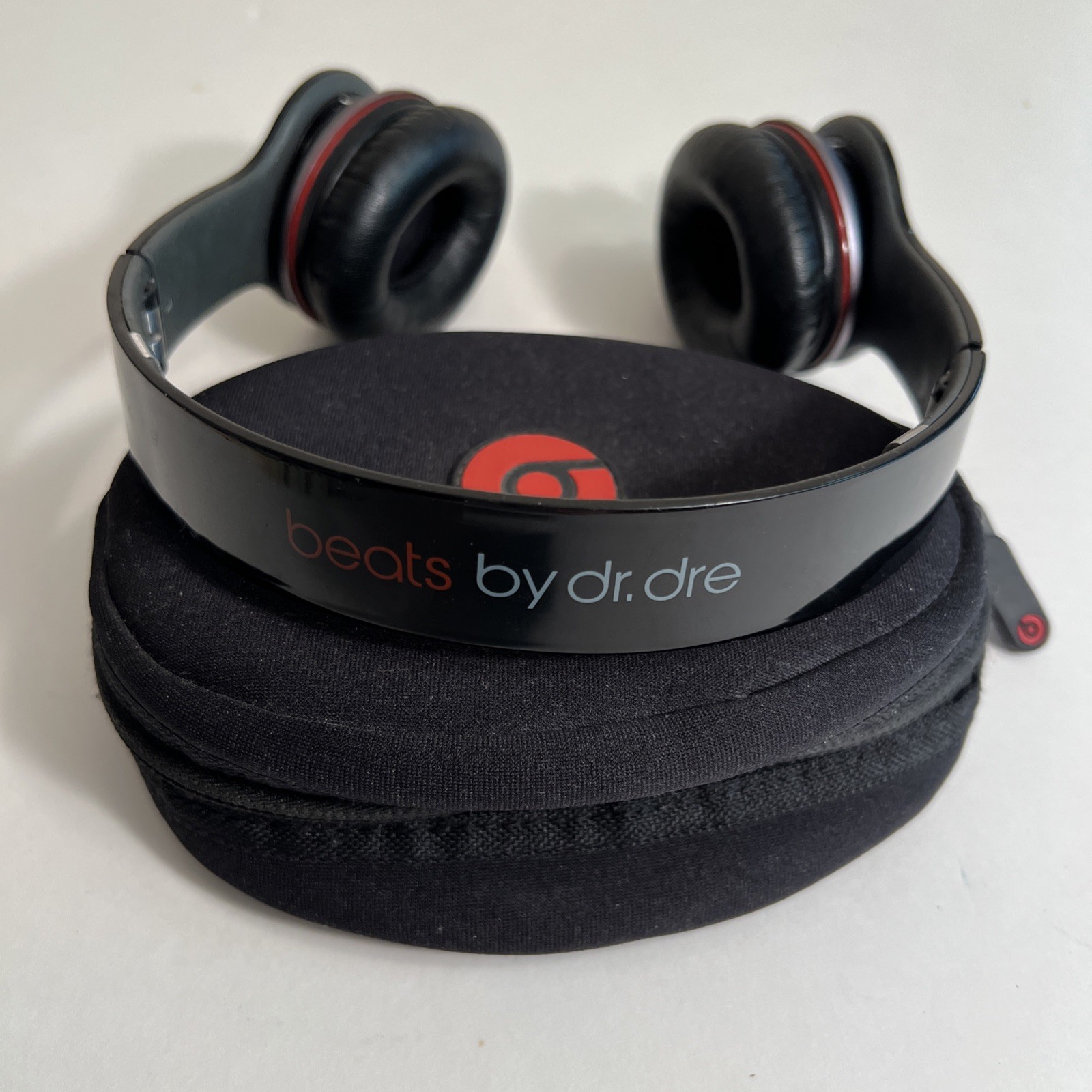Beats Dr Dre Solo HD Compact Folding Headset F2212 in Soft Zipper Pouch NO CORD