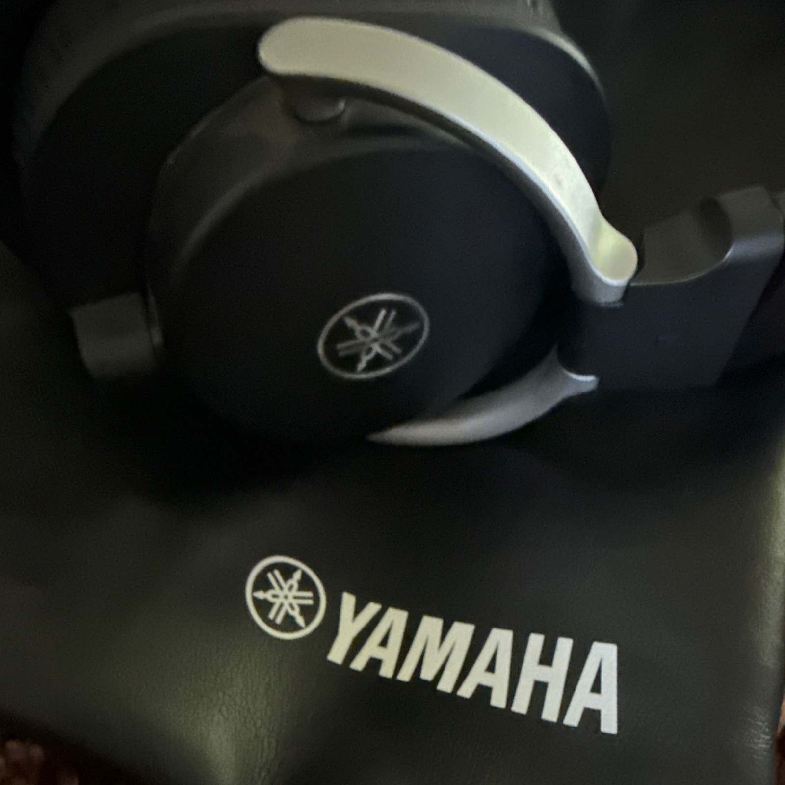 Yamaha HPH-MT8 Over-Ear Studio Monitor Headphones Black/Silver 3.5mm 3m