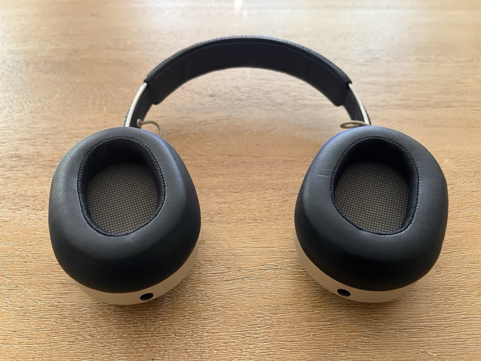 Master & Dynamic MH40 Wired Over-Ear Headphones Silver Aluminum Blue Leather