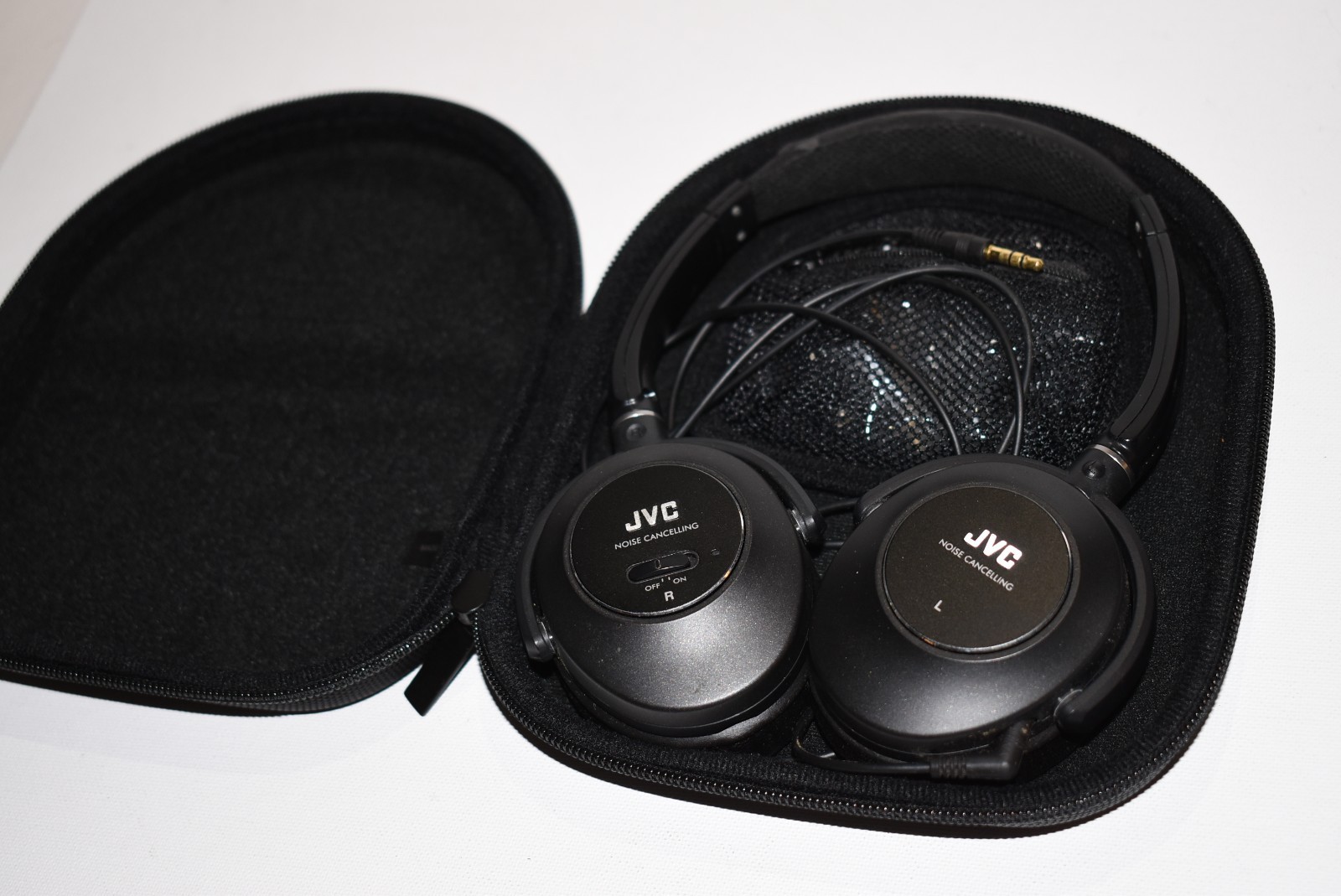 JVC Noise-Cancelling Stereo Headphones HA-NC250 w/ Case & Cord
