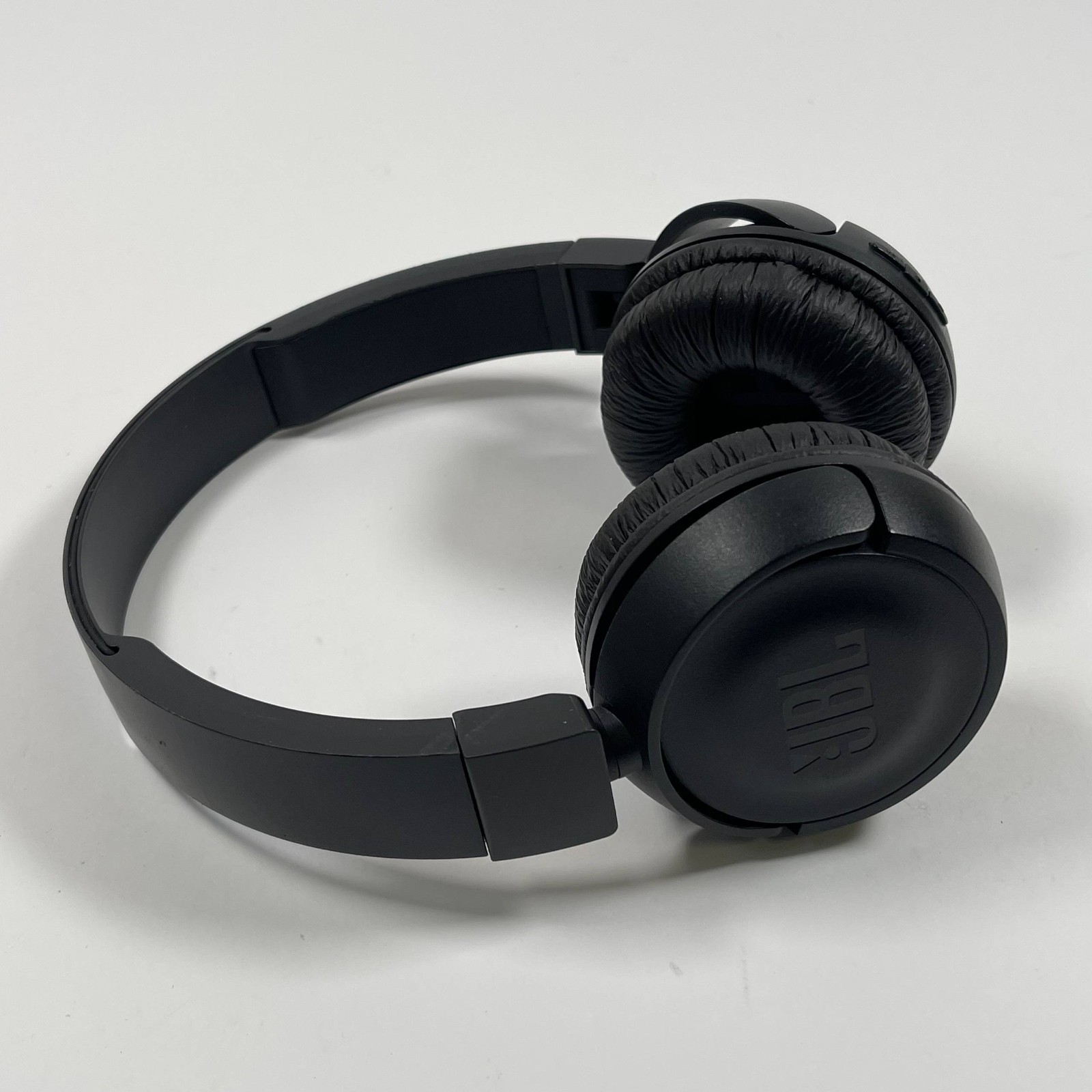 JBL T450BT Wireless On-Ear Headphones with Built-in Remote and Microphone Black