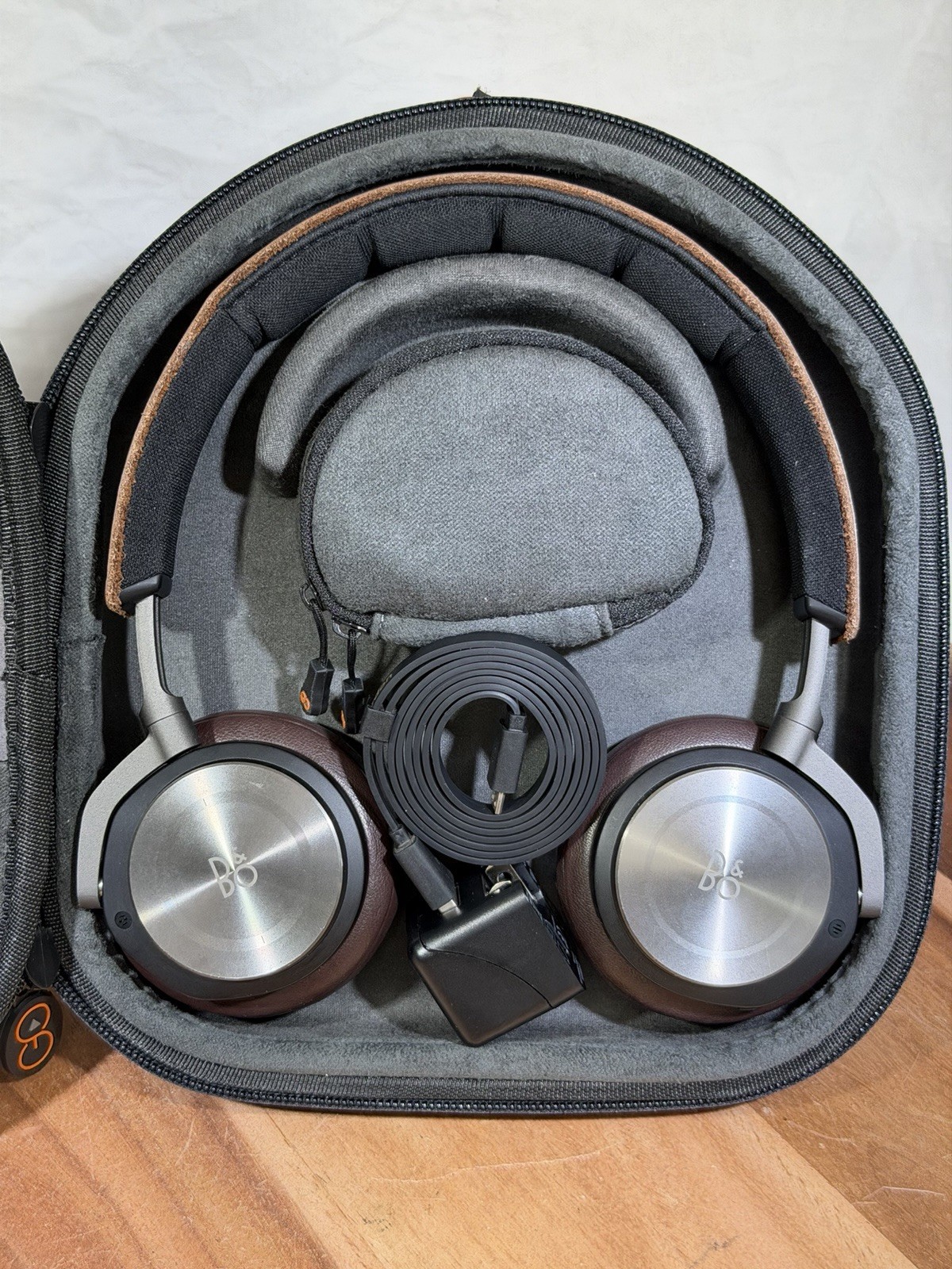 The Bang & Olufsen BeoPlay H8 Wireless Bluetooth On Ear Headphones,Dark Brown