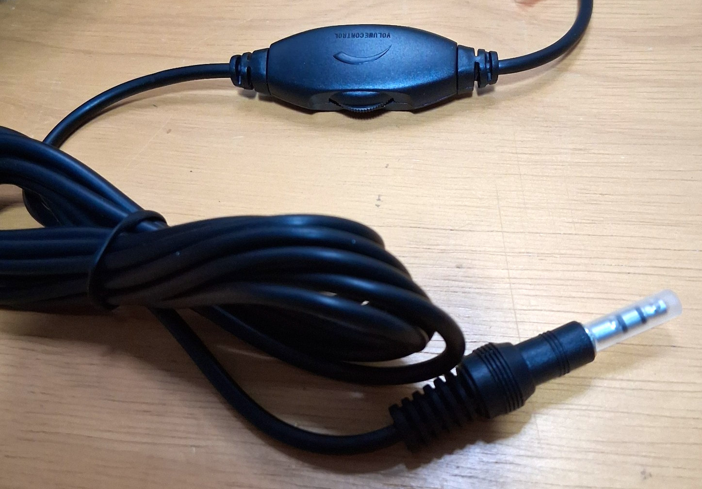 QTY 6 – HP – Wired Headphones – w/ Volume Control – 504085-001 – New in Open Box