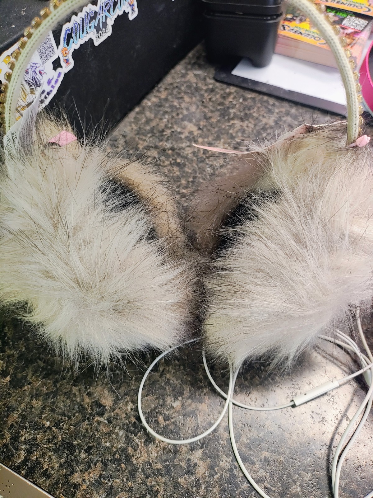 Juicy Couture Earmuff Headphones Faux Fur NWT Wired Y2K Pink Box Gift