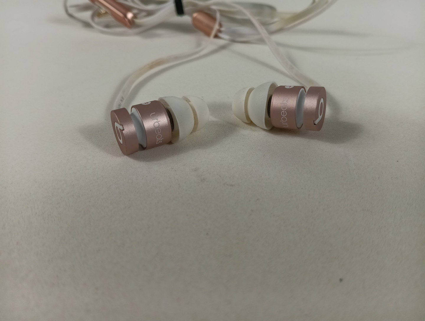 Beats by Dr. Dre urBeats In-Ear only Headphones – Rose Gold Pink W Case 3.5mm