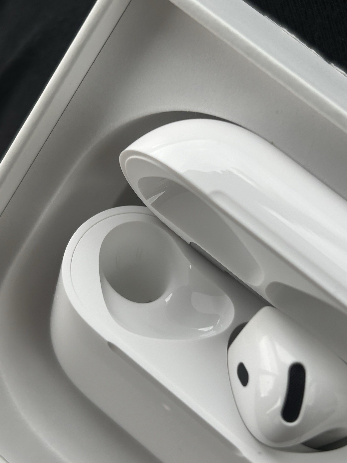 Apple AirPod 4; BRAND NEW, NEVER USED!!In-Ear/Wireless/Bluetooth w/ USB-C Case.