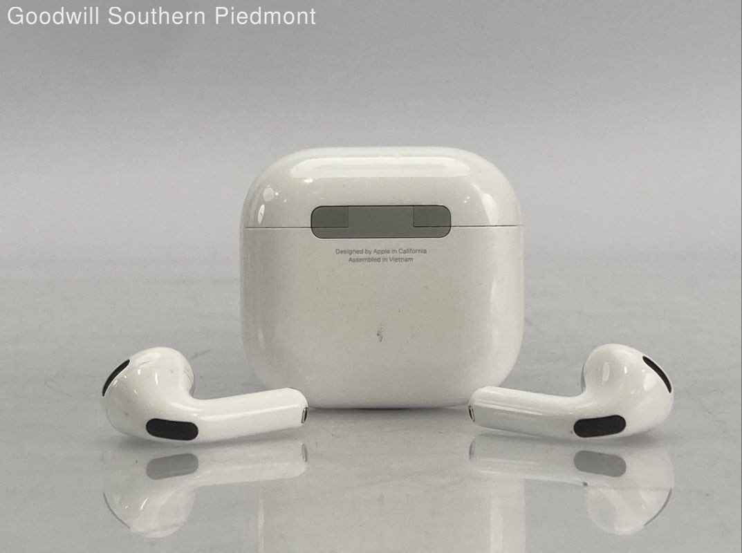 Apple AirPods Gen 4 Wireless Earbuds – Tested
