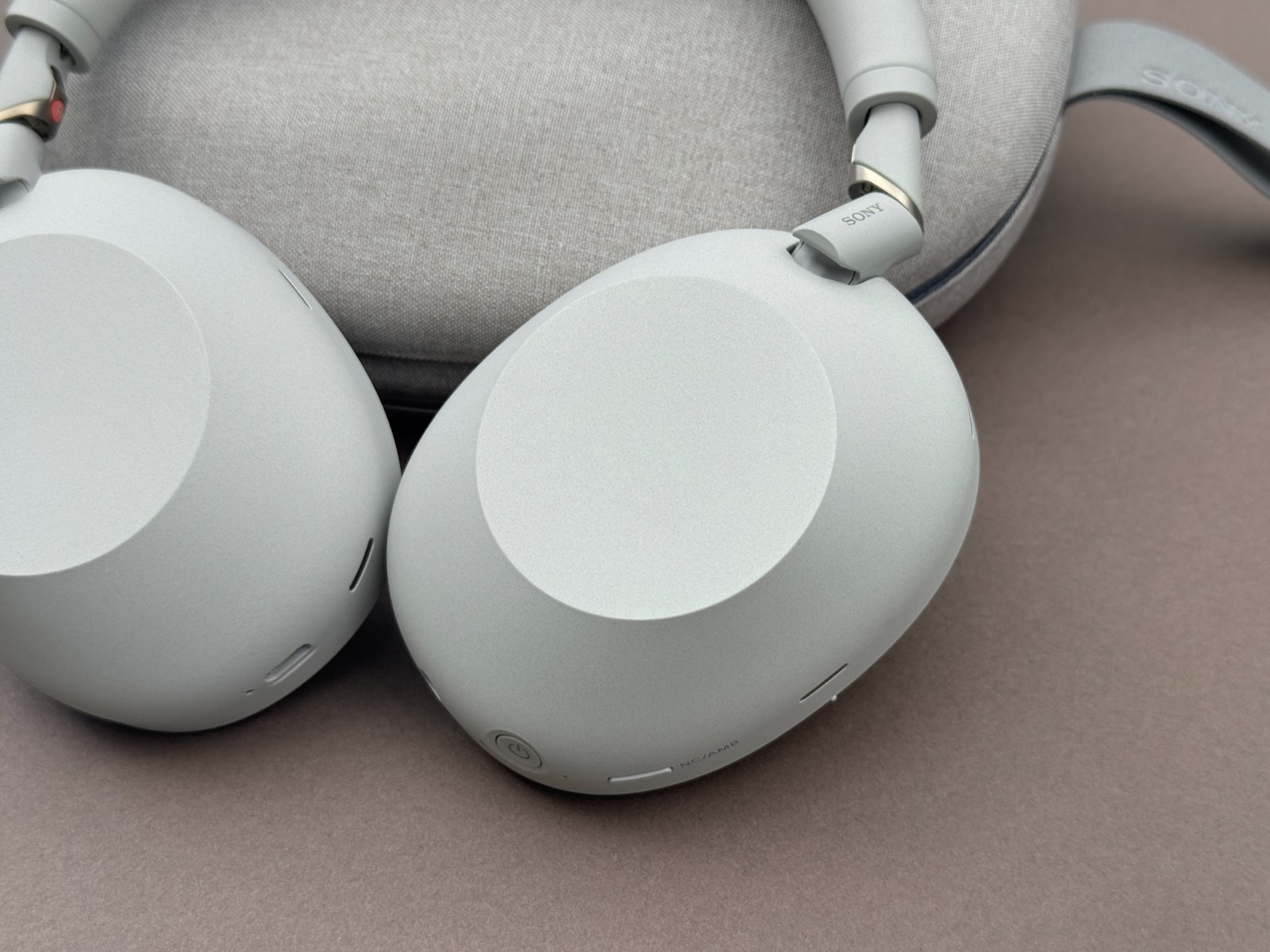 Sony WH-1000XM6 Wireless Noise Canceling Headphones with case – Silver #OB