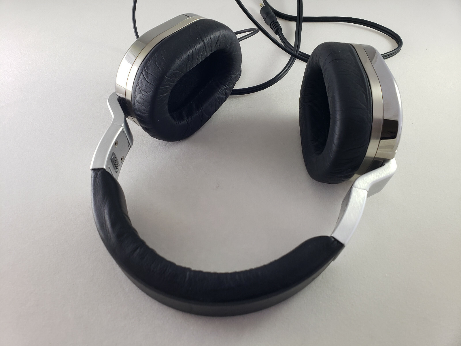 ULTRASONE Edition 8 Ruthenium Headphones – Silver/Black, gorgeous, barely used.