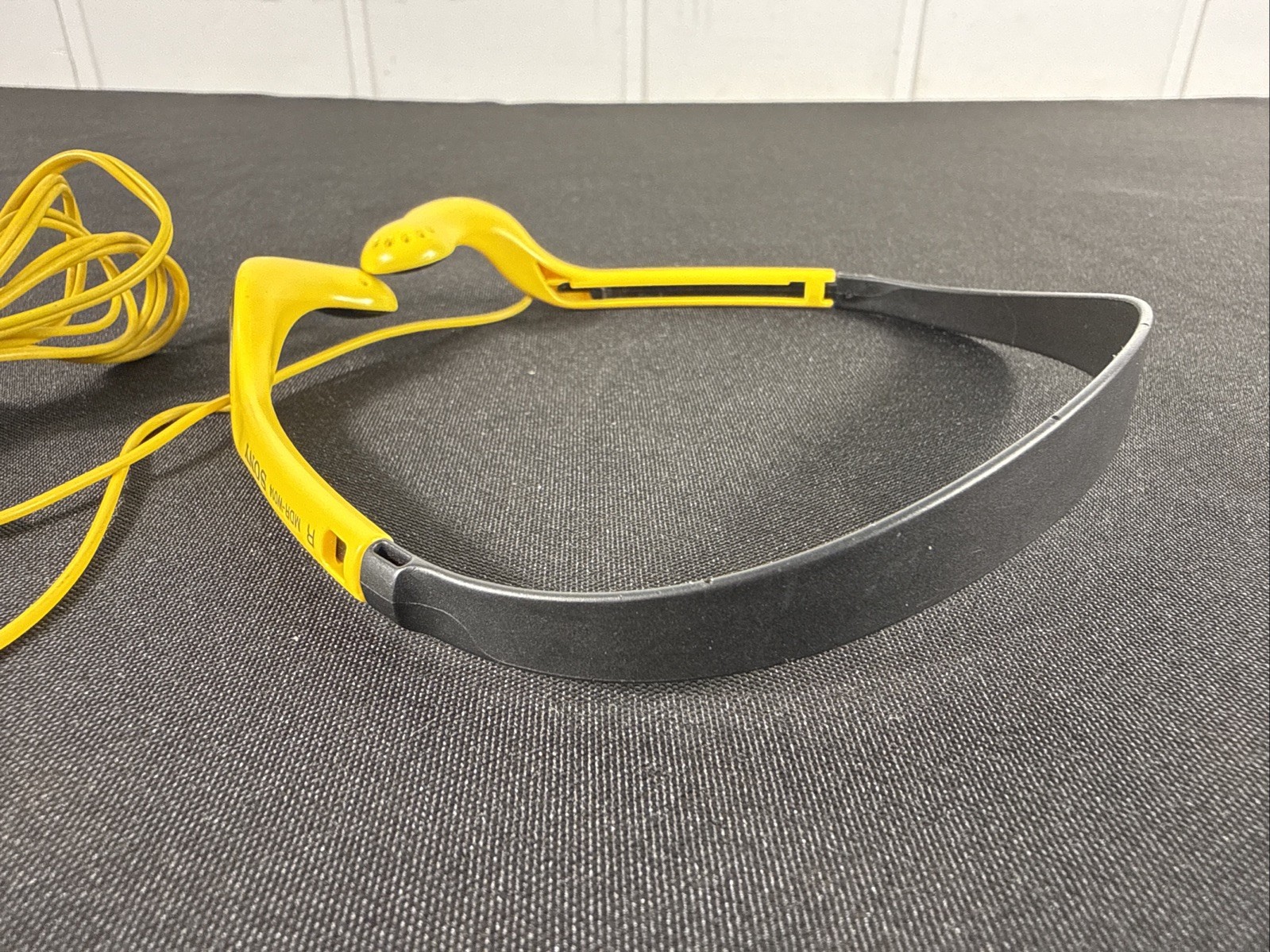SONY MDR-W014 Yellow Sports Walkman Stereo Headphones 3.5mm Jack